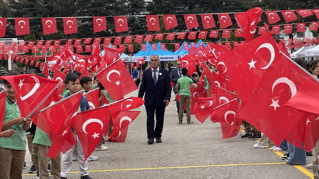 Çorum'da yeni eğitim yılı törenle başladı, 88 bin 164 öğrenci dersbaşı yaptı