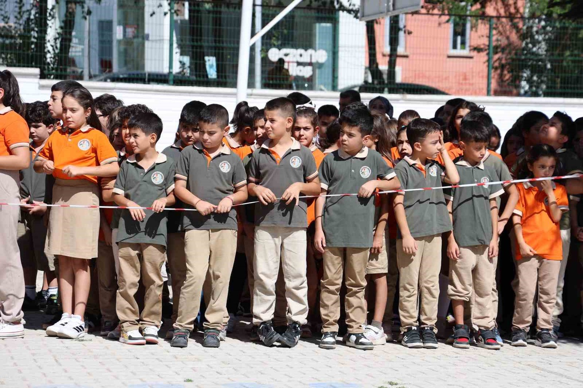 Elazığ\'da İlköğretim Haftası coşkusu Bahçelievler İlkokulu\'nda yaşandı