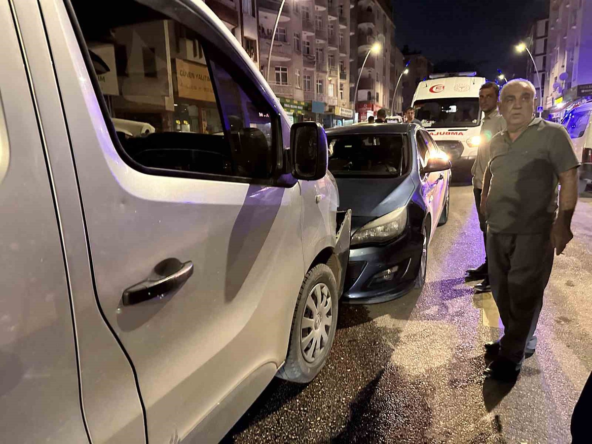 Elazığ’da zincirleme trafik kazası: 2 yaralı