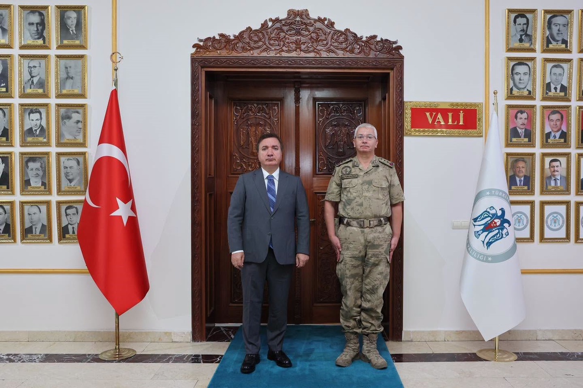 Erzincan Valisi Aydoğdu, yeni İl Jandarma Komutanı Altundarak\'ı kabul etti