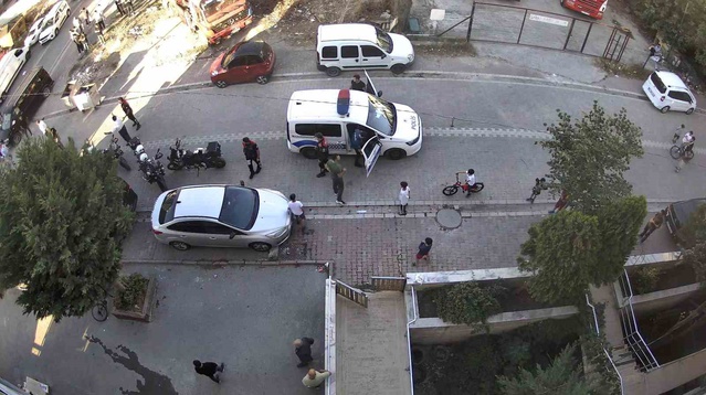 Esenyurt'ta eski komşusu evini ve aracını taşlayan Ersin Sağ yaşadığı dehşeti anlattı