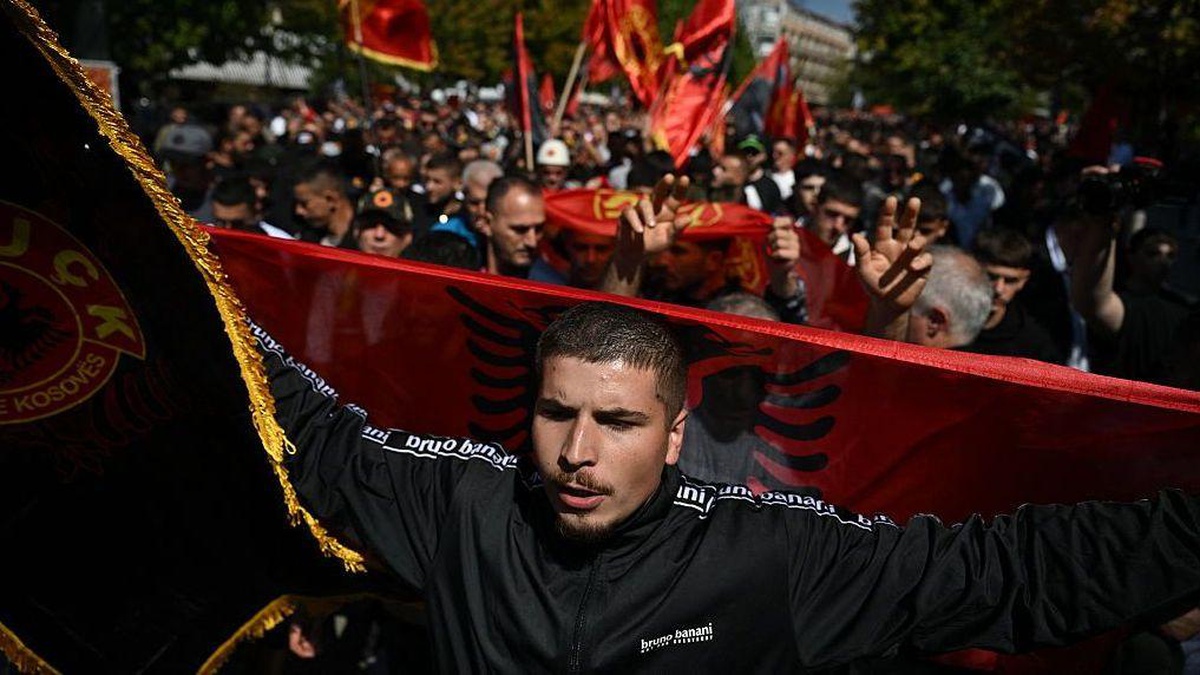 Lahey\'deki Kosova Özel Mahkemesi, savaş suçundan Haşim Taçi\'ye 25 yıl hapis verdi