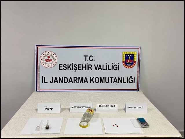 Eskişehir Odunpazarı'nda uyuşturucu operasyonu, firari zanlı tutuklandı