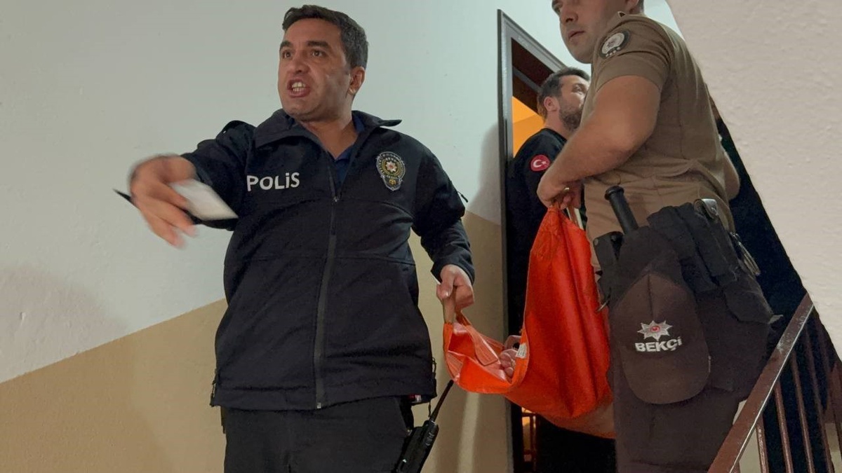 Karabük\'te evinde düşen 90 yaşındaki kadın itfaiyenin camdan müdahalesiyle kurtarıldı