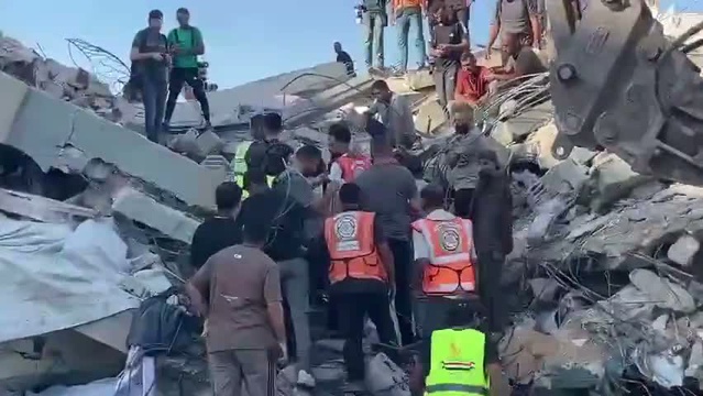 Gazze'de hasarlı bina çöktü, en az 20 Filistinli öldü, 14 kişi yaralandı