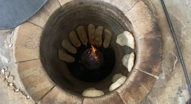 Patnos'ta fırıncılar gün doğmadan tandır başında, günlük 1000-1500 ekmek satıyor