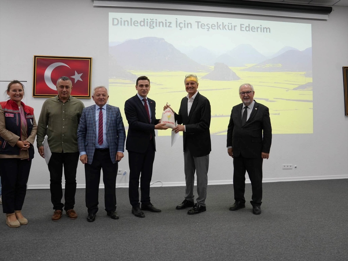 İpsala\'da toprak işlemesiz tarım konferansında iklime uyum teknikleri ele alındı