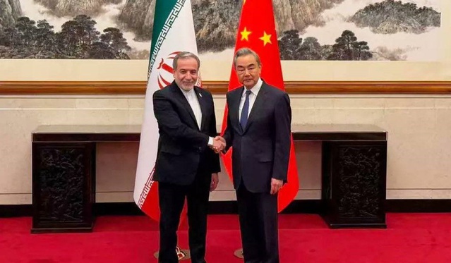 İran Dışişleri Bakanı Arakçi Pekin'de Wang Yi ile bölgesel gerilimleri görüştü