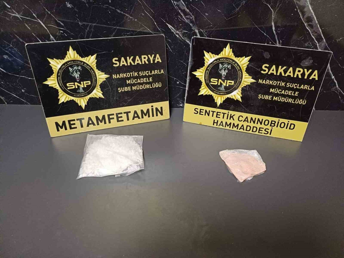 Sakarya\'da 111 kilo bonzai hammaddesiyle yakalanan 2 şüpheliden 1\'i tutuklandı