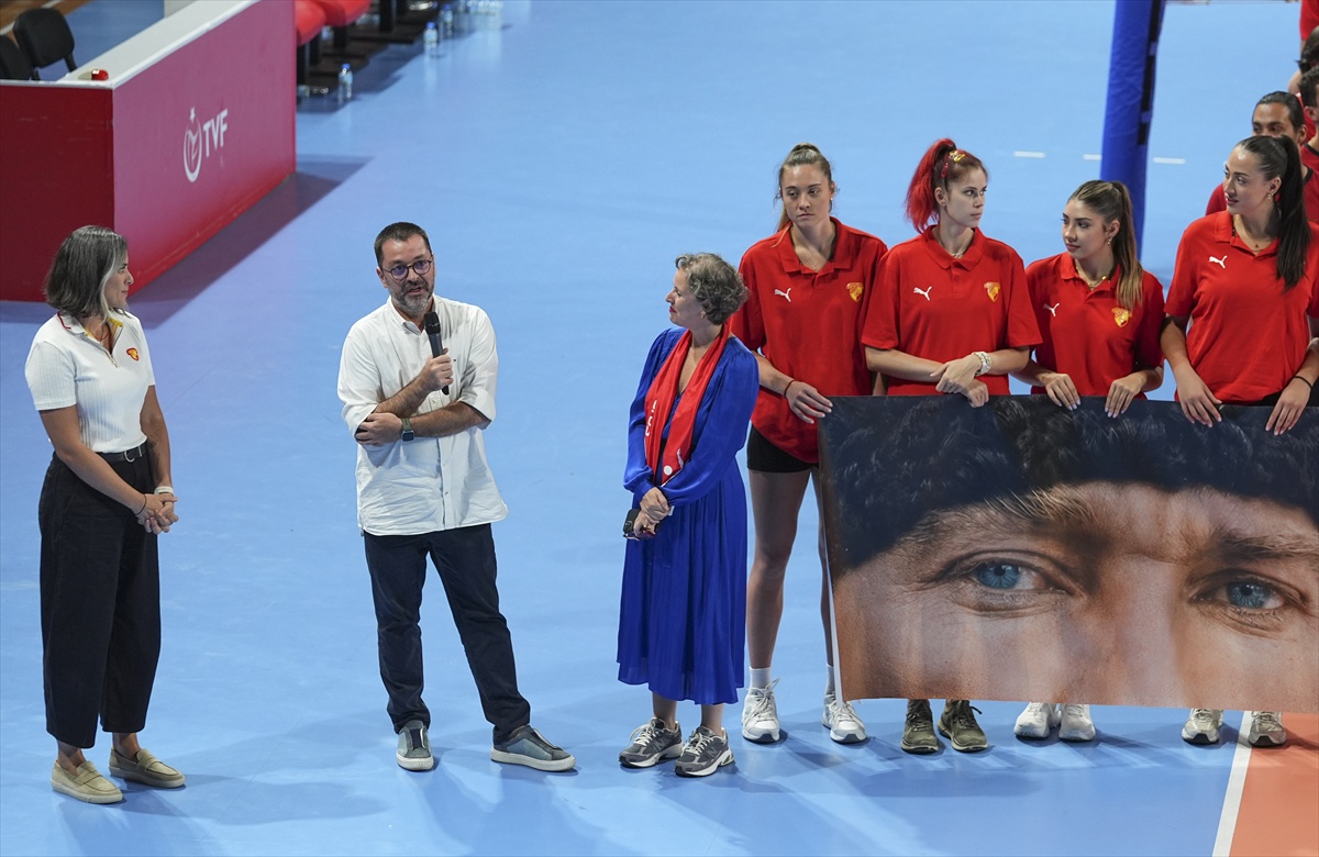İzmir\'in kadın voleybol takımları sahaya "karma takımla" çıktı