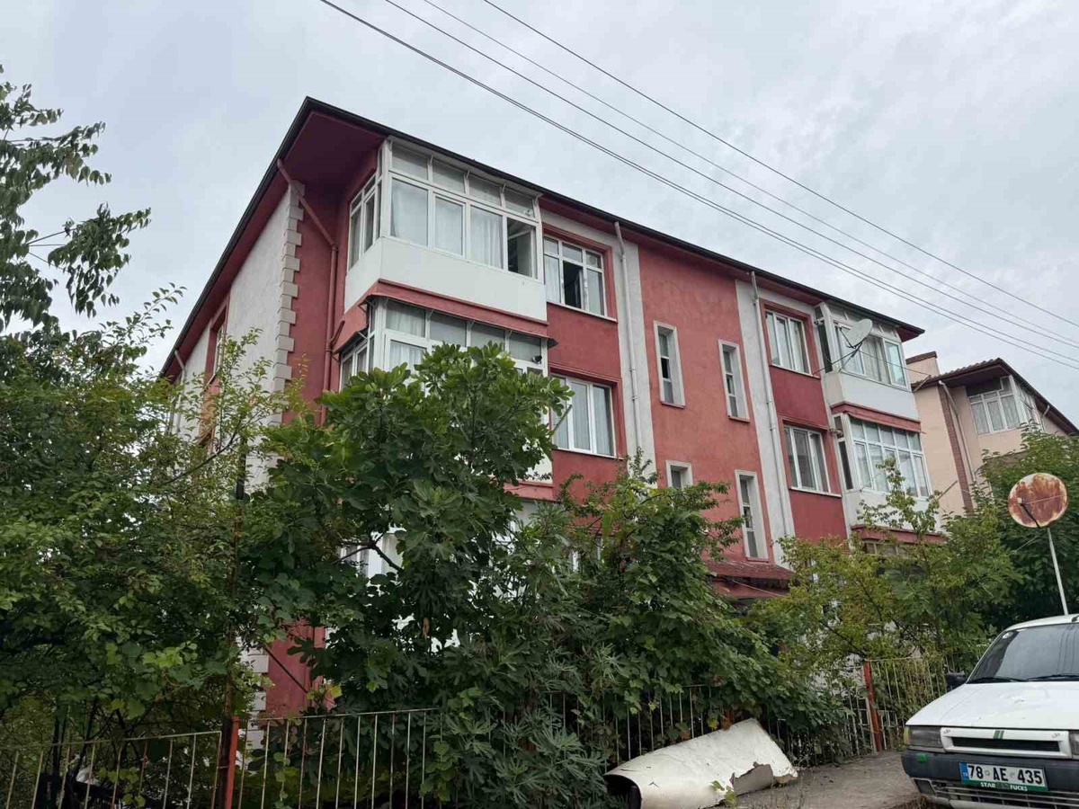 Karabük\'te 3. kattan düşen Afganistanlı öğrencinin hayati tehlikesi yok