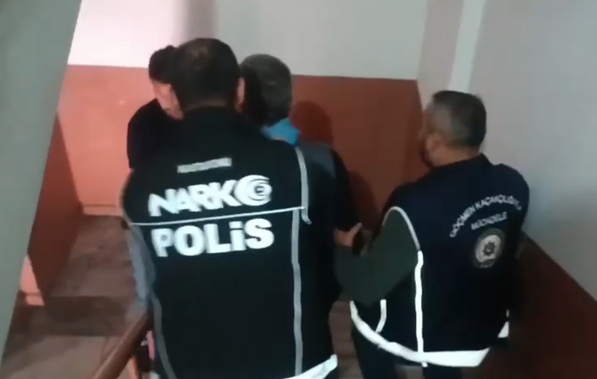 Kastamonu\'da 18 adrese eş zamanlı operasyonda 14 aranan şahıs yakalandı