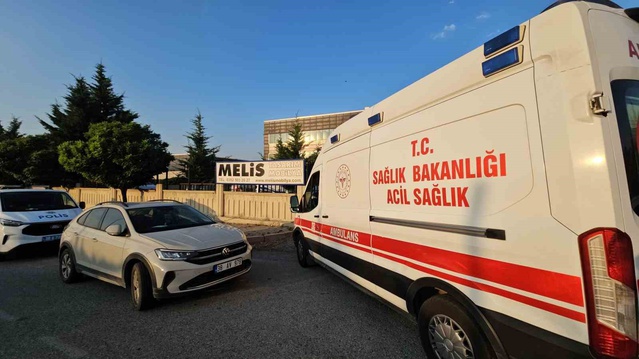 Kayseri Melikgazi'de bir şahıs fabrika önünde tabancayla başına ateş ederek yaşamına son verdi
