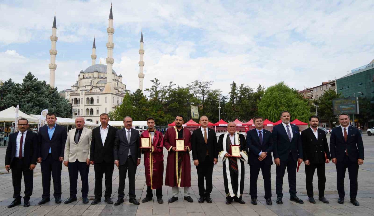 Kırıkkale\'de Ahilik Haftası mehterli yürüyüş ve pilav ikramıyla kutlandı