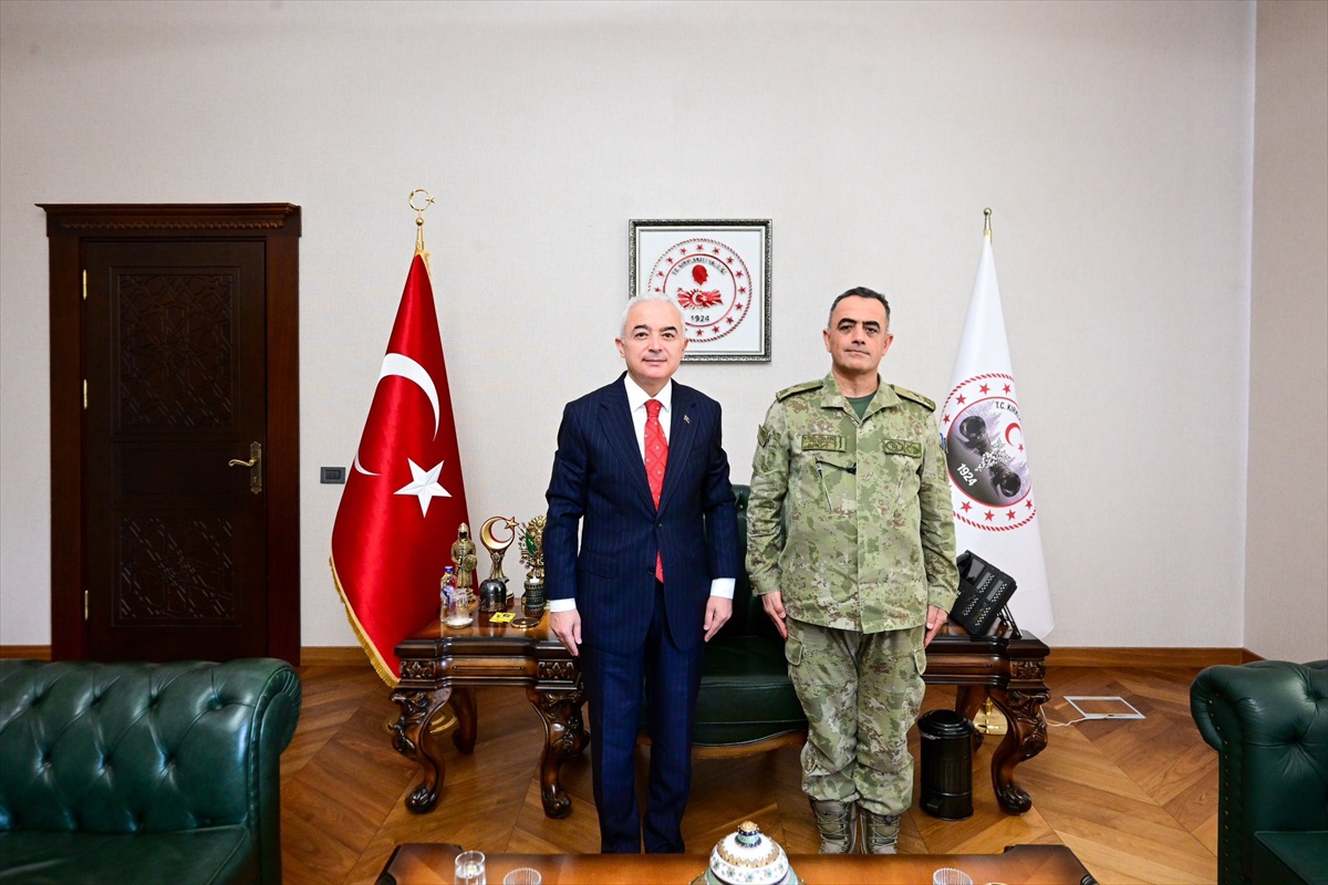Kırklareli Valisi Turan, Tuğgeneral Yıldızhan\'ı makamında kabul etti