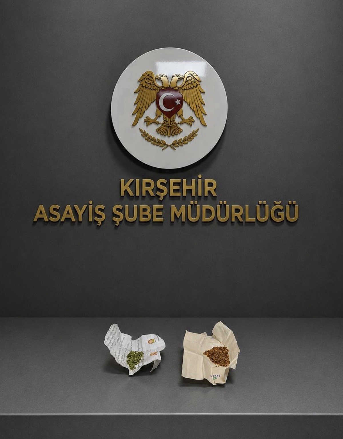 Kırşehir\'de polis operasyonunda 1 ruhsatsız tabanca ve uyuşturucu ele geçirildi