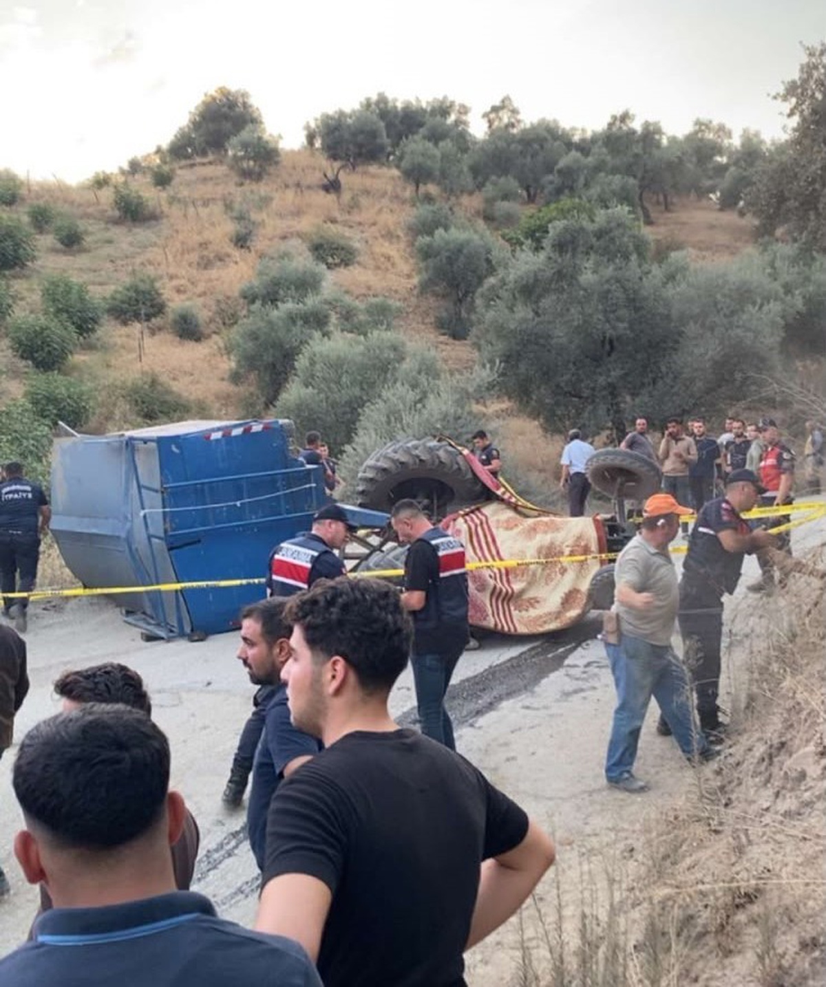 Seyyar pide fırınıyla yol alırken devrildi: Aydın\'da feci kazada 1 kişi öldü