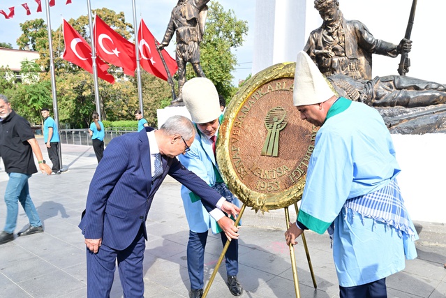 Manisa'da 39. Ahilik Haftası törenle başladı, 70 yaşındaki aşçı yılın ahisi seçildi