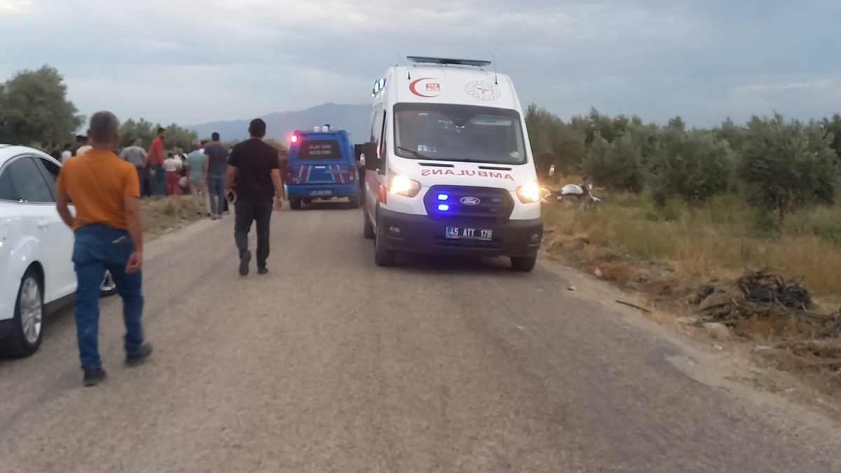 Manisa Saruhanlı\'da kamyonetle çarpışan motosiklet sürücüsü Doğan Güleç öldü