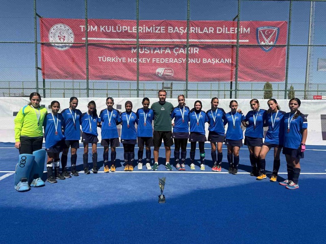 Manisa İl Karması Hokey Kız Takımı 1. Lig'e yükseldi