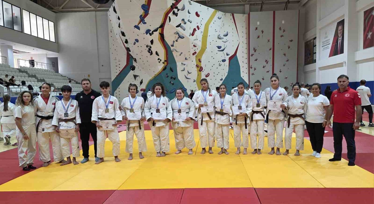 Manisalı judo ve cimnastik sporcuları Türkiye şampiyonalarında 16 madalya kazandı