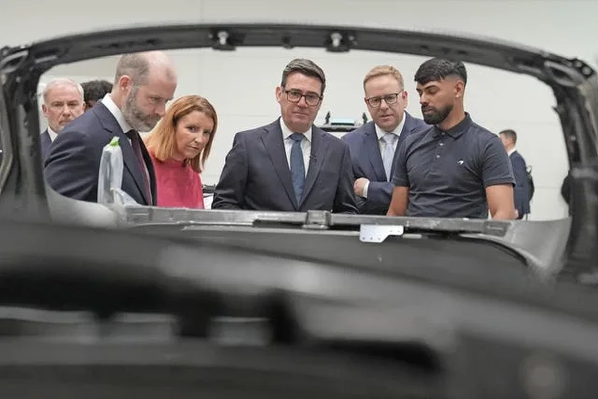 McLaren, Birleşik Krallık\'ta yeni fabrika ve 1.000 iş için yatırım yapıyor