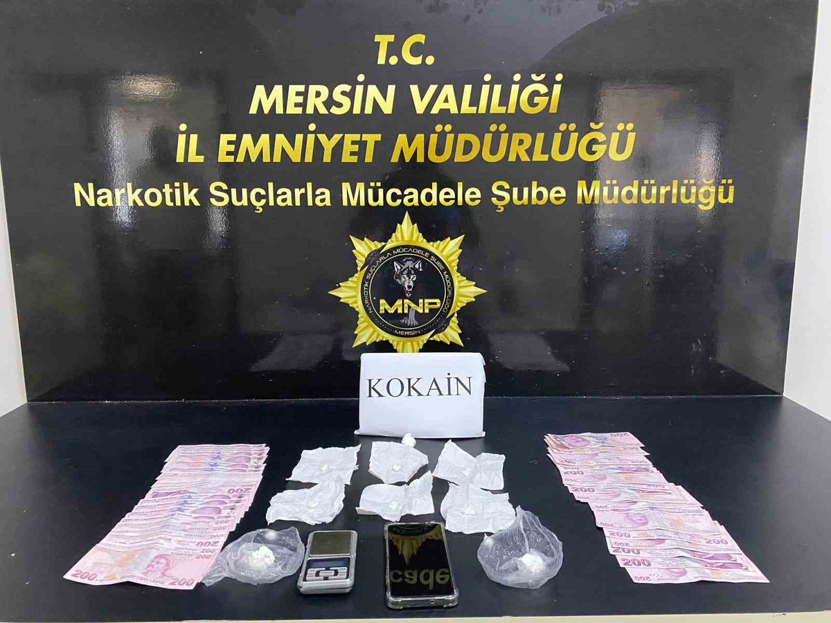 Mersin\'de uyuşturucu operasyonunda 4 şüpheli yakalandı, 1\'i tutuklandı