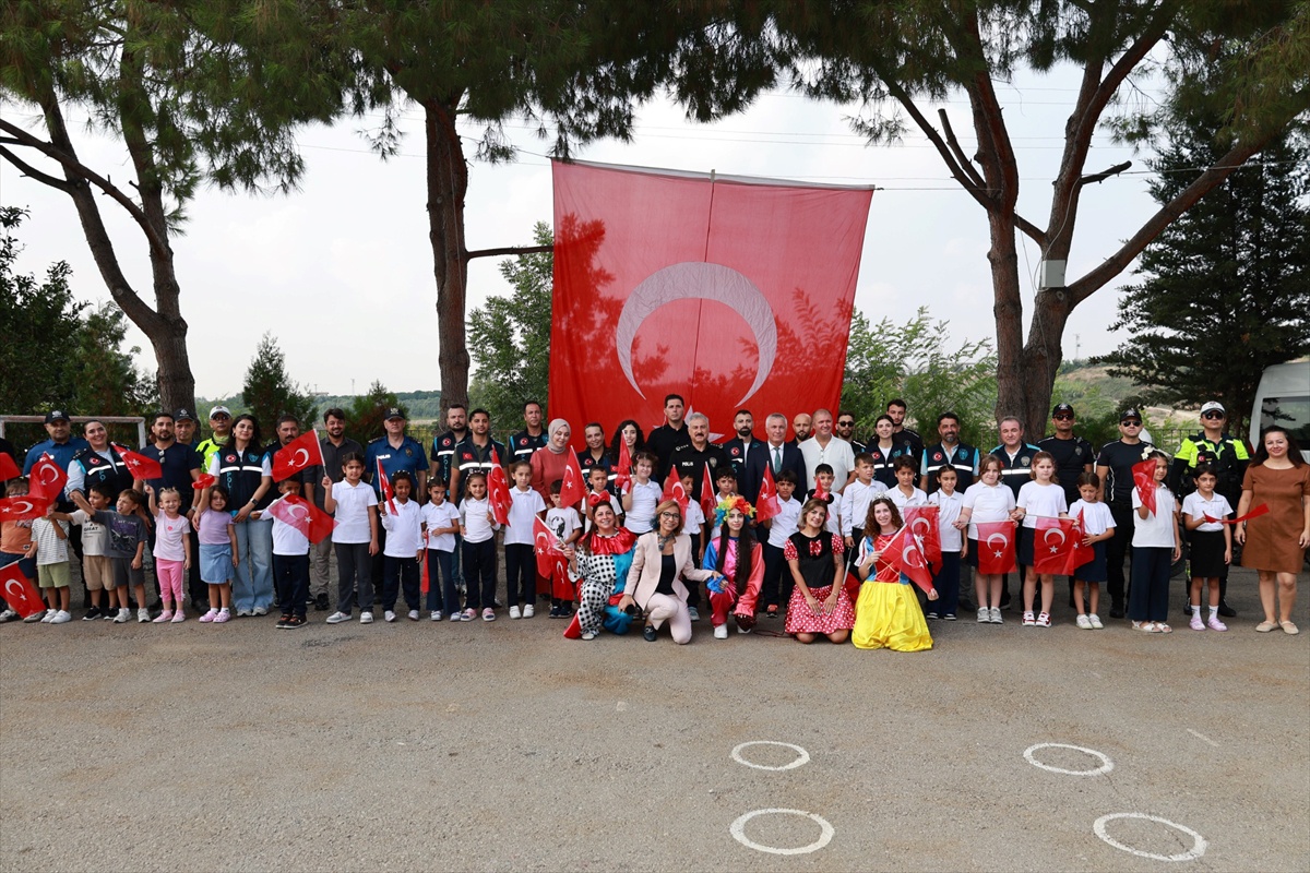 Mersin İl Emniyet Müdürü Aktaş, Demirhisar İlkokulu\'nda öğrencilerle buluştu