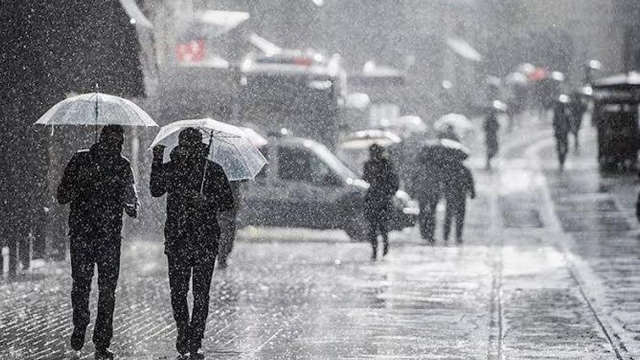 Meteoroloji'den 12 ile sarı kodlu uyarı! Sel, <a class='keyword-sd' href='/su-baskini/' title='su baskını'>su baskını</a>, yıldırım tehlikesi hepsi birden gelecek