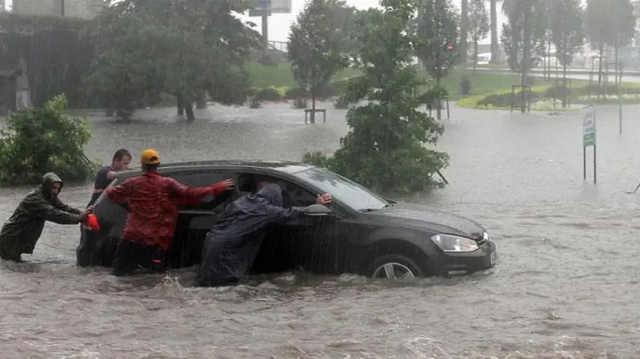 Meteoroloji'den 12 ile sarı kodlu uyarı! Sel, su baskını, yıldırım tehlikesi hepsi birden gelecek