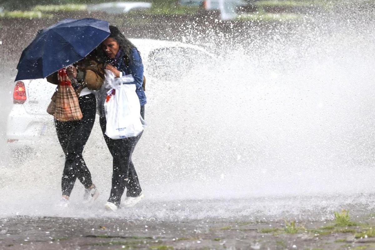Meteoroloji\'den 12 ile sarı kodlu uyarı! Sel, su baskını, yıldırım tehlikesi hepsi birden gelecek