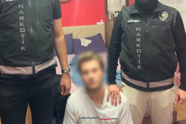 Ülkesi onu kırmızı bültenle arıyordu! Türk polisi kıskıvrak yakaladı