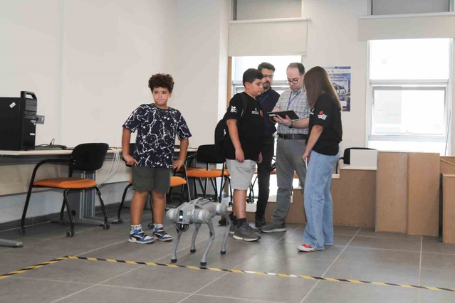 BTÜ'de 80 ortaokul ve lise öğrencisi robot köpekleri kodladı