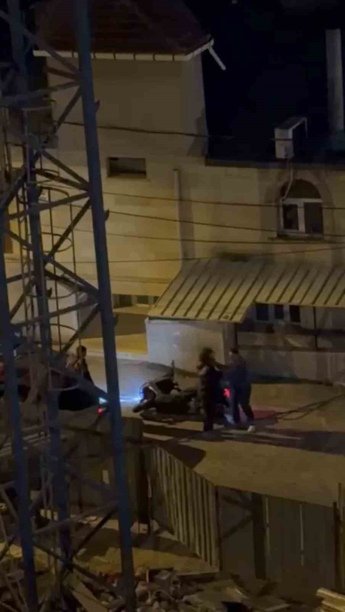 Pendik\'te trafikte darp edilen motosikletli karakola gidip şikayetçi oldu