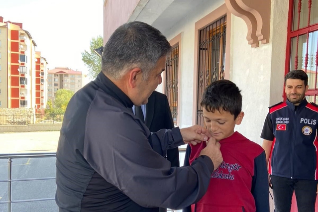 Erzurum'da Motosikletli Polis Timleri Faik Güngör Ortaokulu'nda öğrencilerle buluştu