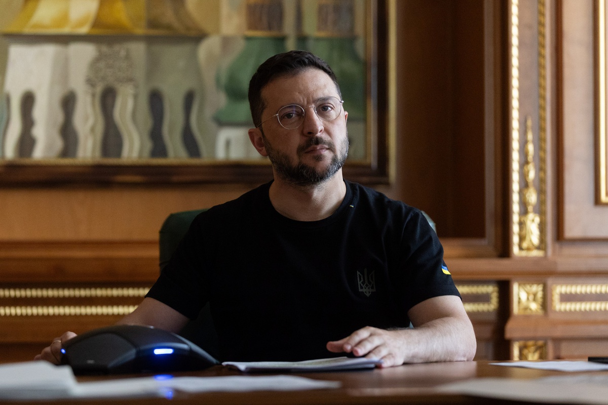 Zelenskiy: Rusya\'nın Nikopol\'da minibüsü vurduğu saldırıda 5 sivil öldü, 7 yaralı