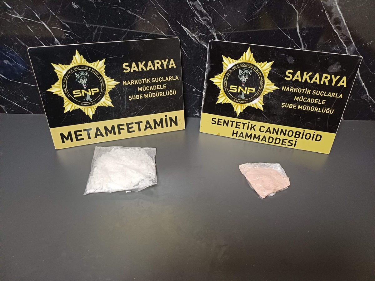 Sakarya\'da otomobilde 137 gram uyuşturucu ele geçirildi, 1 kişi tutuklandı