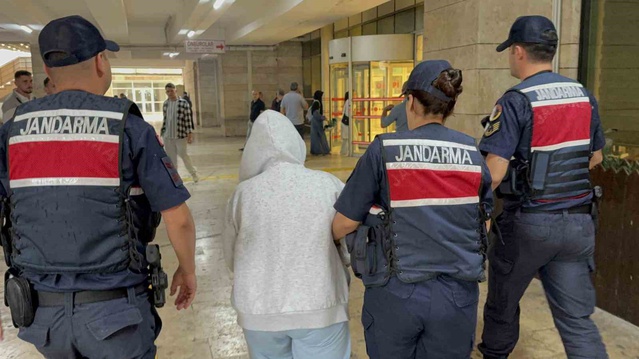 Samsun Tekkeköy'de jandarma kontrolünde yakalanan 16 suçtan aranan kadın tutuklandı