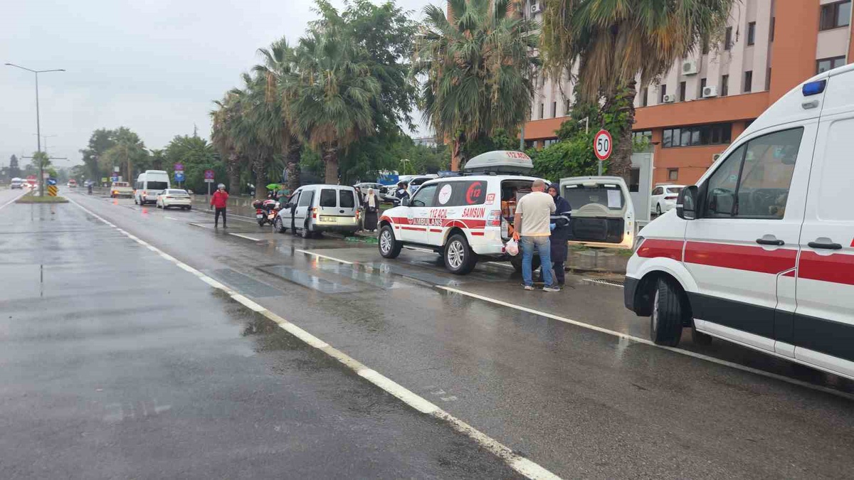 Samsun\'da motosiklet yayaya çarptı, sürücü ve yaya yaralandı