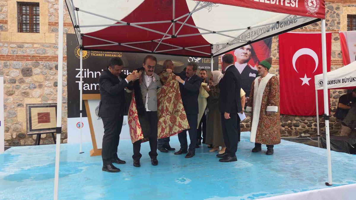 Samsun\'da yağmur altında şed kuşanma töreni, yılın ahisi 72 yaşındaki terzi seçildi