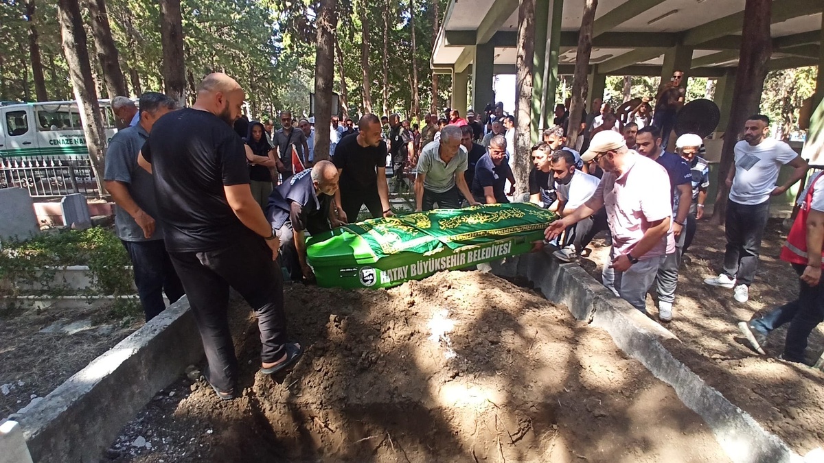 Silivri açıklarında batan geminin kaptanı Kayhan, İskenderun\'da toprağa verildi