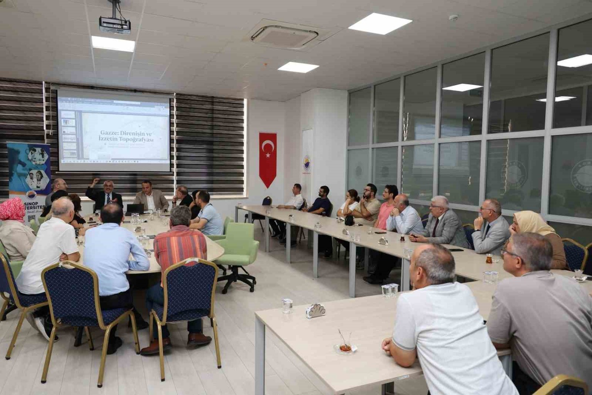 Sinop\'ta Gazze söyleşisi düzenlendi, savaşın eğitime etkileri konuşuldu