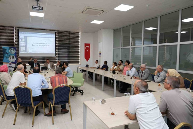 Sinop'ta Gazze söyleşisi düzenlendi, savaşın eğitime etkileri konuşuldu