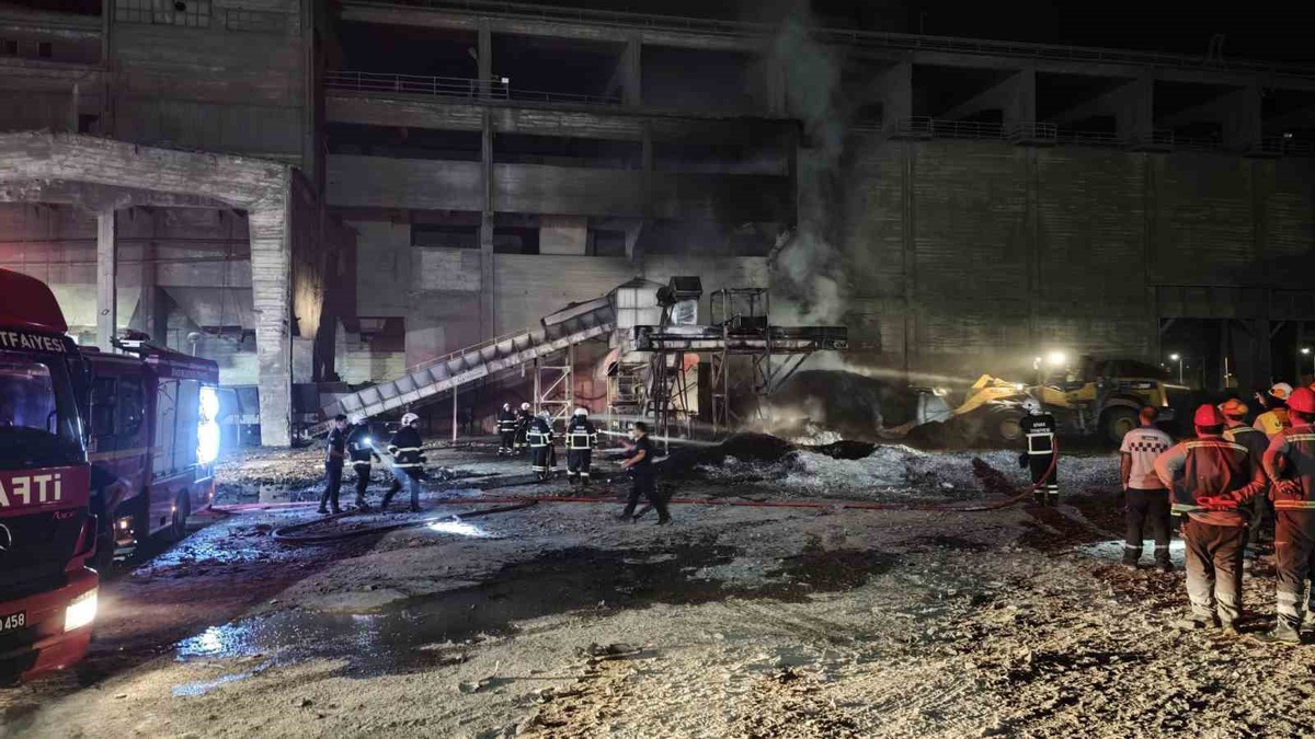Sivas’ta çimento fabrikasında korkutan yangın