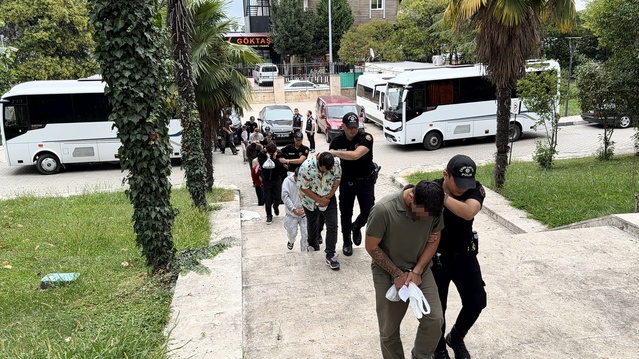 Samsun ve Hatay'da 'Sokaklar Güvende' operasyonunda 21 şüpheli adliyeye sevk edildi