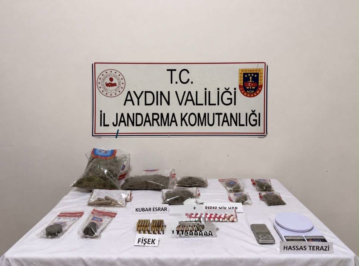 Söke\'de eş zamanlı uyuşturucu operasyonunda 3,3 kilogram esrar ele geçirildi