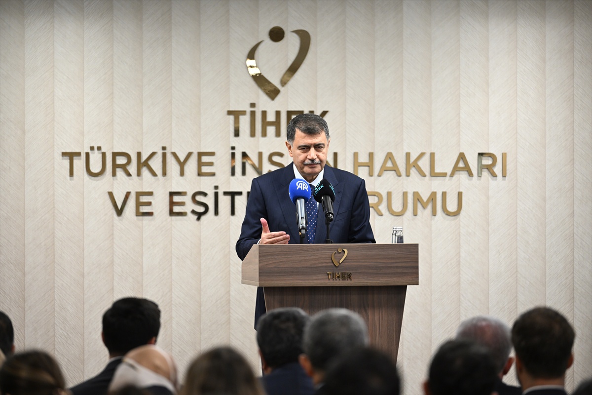 Şentop: İnsan haklarını yalnız karakol ve cezaevi üzerinden tartışmak yetersiz