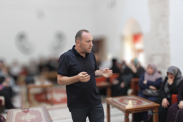 Tokat'ta ihtiyaç sahibi 211 aileye 2'şer bin liralık kırtasiye çeki verildi