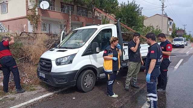 Tokat'ta iki kamyonet çarpıştı, sürücülerden biri yaralanarak hastaneye kaldırıldı
