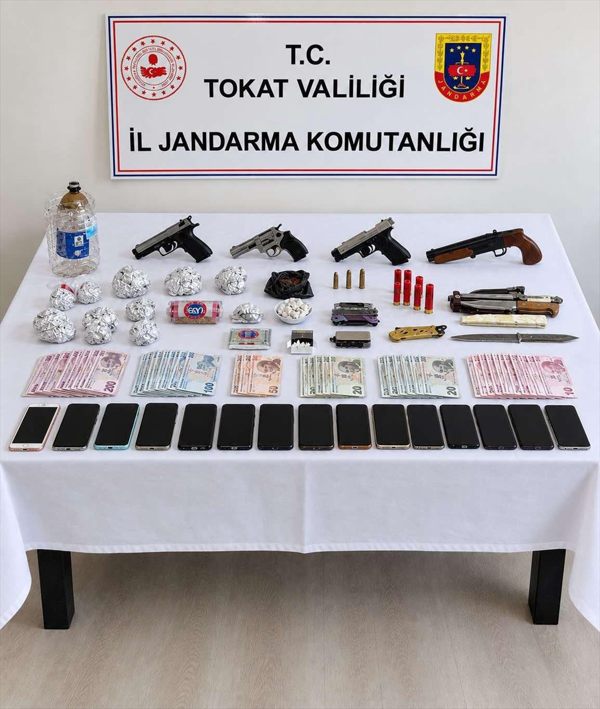 Tokat'ta 17 adrese eş zamanlı uyuşturucu operasyonu, 20 şüpheli gözaltında